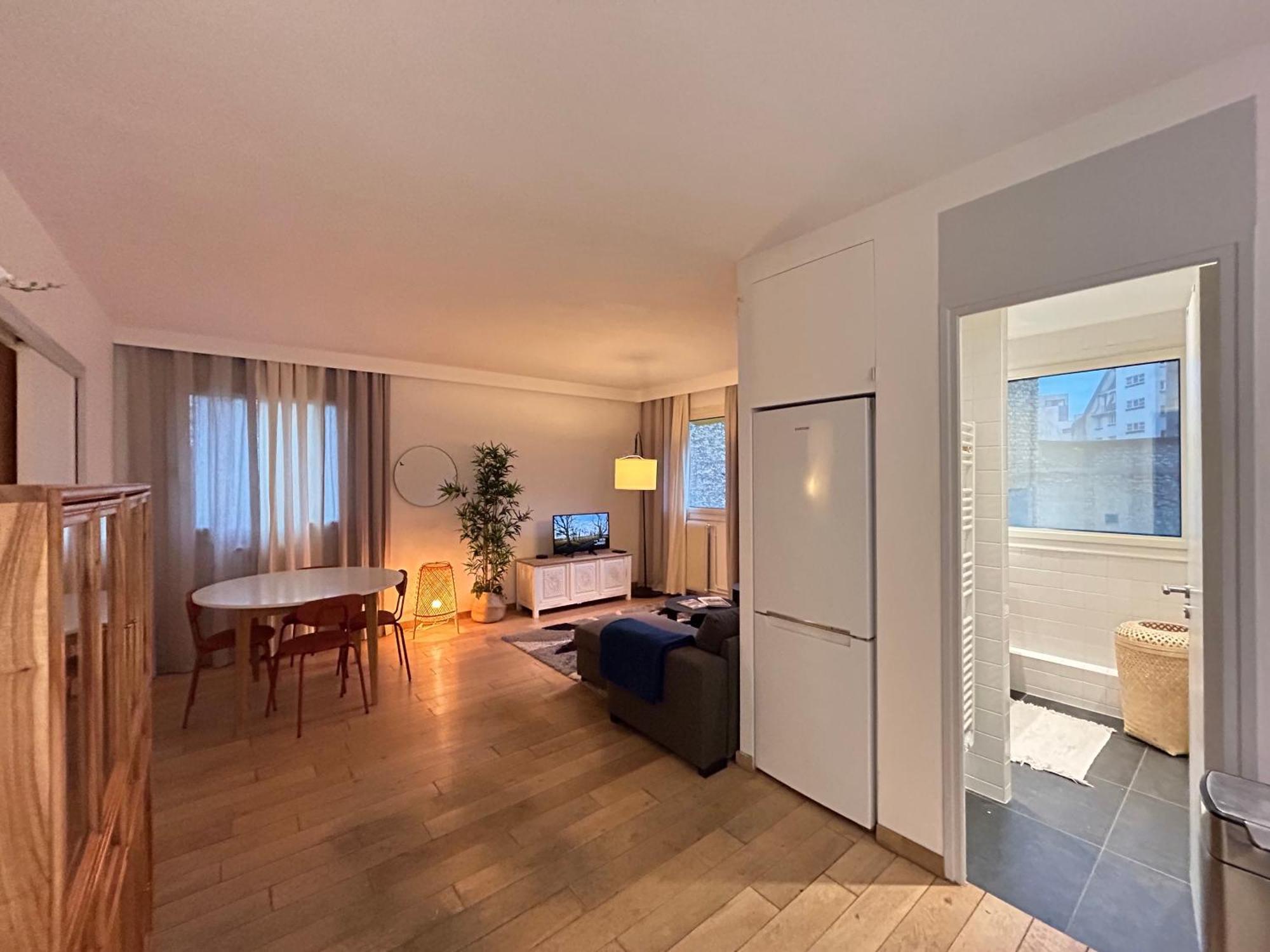 Big Apartment Eiffel Tower View Париж Экстерьер фото